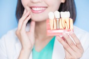 Имплантация зубов при месячных