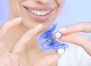 Как подкручивать пластинку для зубов?